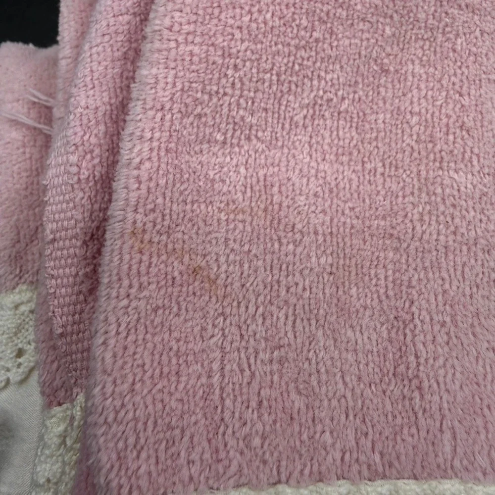 Vtg Avanti Towel Set Pink Lace Trim Hand Guest Towels OS Coquette Cottage Boho